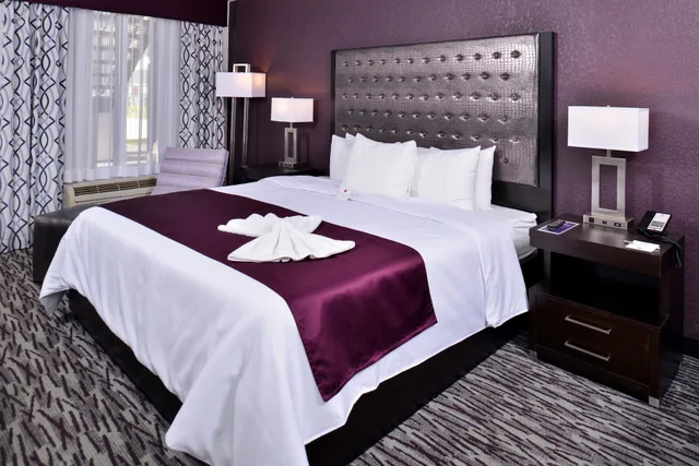 غرفة قياسية بسرير كوين، Clarion Inn & Suites Across From Universal Orlando Resort 7/10