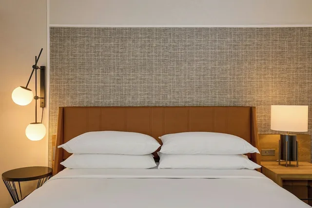 Room, King Bed, Sheraton Grand Sacramento 5/10