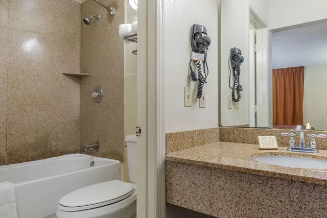 غرفة قياسية بسريرين مزدوجين للمدخنين، Econo Lodge Columbia Fort Jackson 5/5