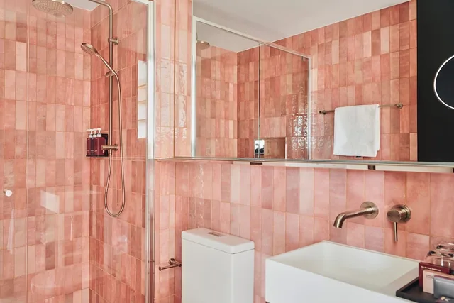 2 Bedrooms, Skyline, Connecting, 2 King Beds، Quincy Hotel Melbourne 7/9
