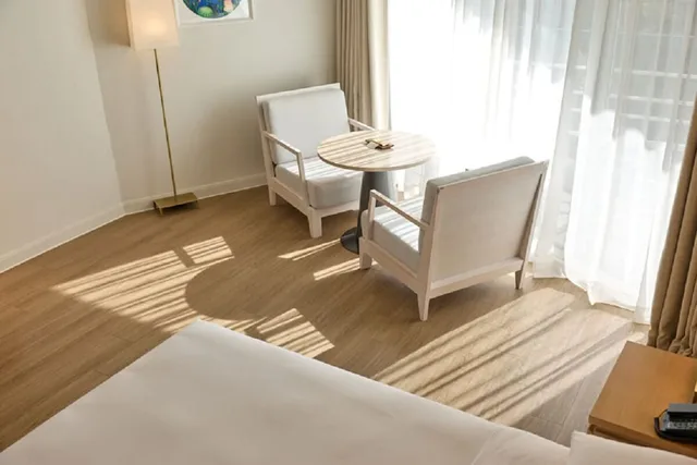 Deluxe, King Bed, Side Pool View، Grand Josun Jeju 8/10
