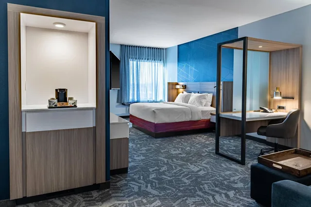 جناح كبير بسرير كينج مع سرير سحّاب إضافي مع أريكة، SpringHill Suites by Marriott Overland Park Leawood 4/7