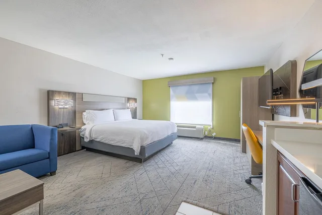 1 Bedroom, King Bed, Accessible, Holiday Inn Express Hotel Suites College Station 6/9