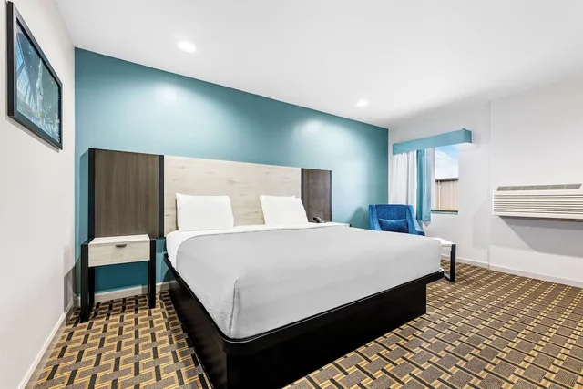 غرفة قياسية بسرير كينج للمدخنين، SureStay by Best Western Huntsville University Area 2/3