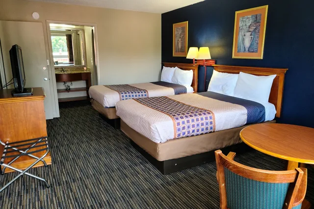 Room, 2 Double Beds, Smoking, Travelodge By Wyndham Williamsburg Colonial Area 3/5