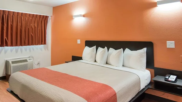 غرفة قياسية بسرير كينج للمدخنين، Motel6 Richmond, VA - Midlothian Turnpike 5/10