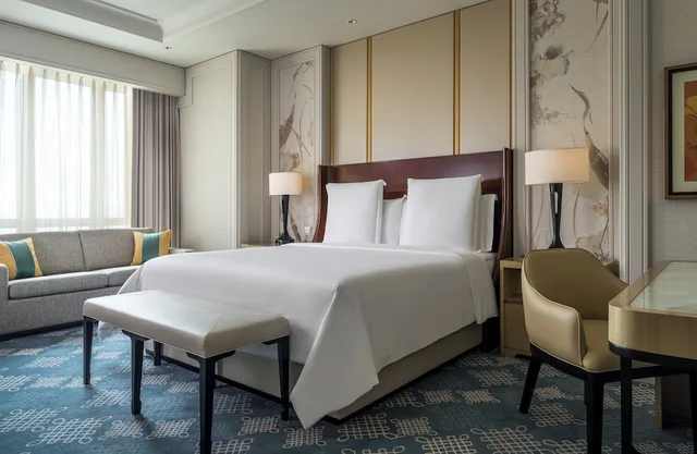 1 Bedroom, Ambassador, Suite, King Bed، Four Seasons Hotel Macao 1/3