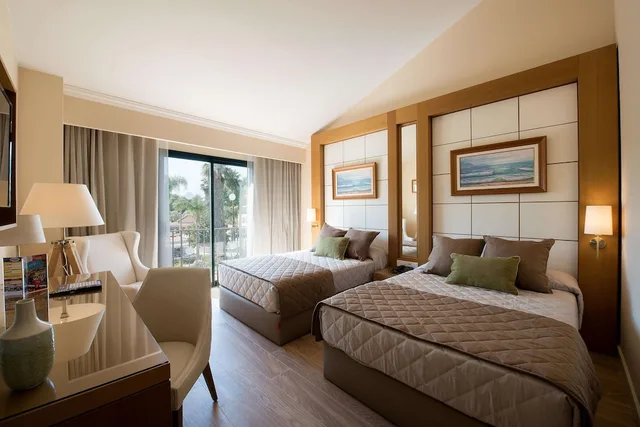 غرفة قياسية بسرير كينج وسريرين منفصلين، PortAventura Hotel PortAventura 2/5