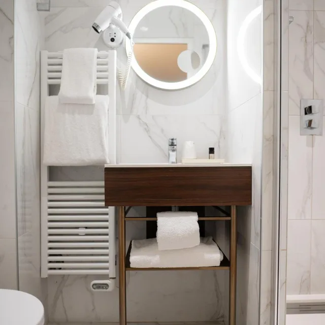 غرفة ثلاثية بسرير مزدوج، Auberge Du Cheval Blanc 9/9