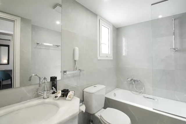 Classic, Triple, 3 Beds, Astor Hotel 9/10