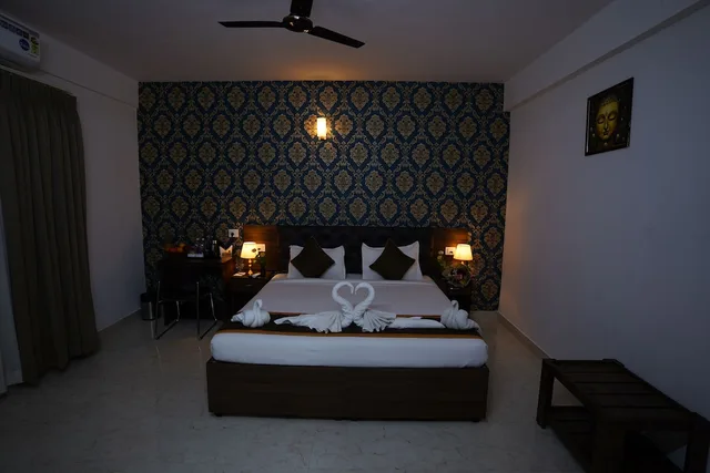 Economy, Queen Bed, Sai Bliss International 3/10
