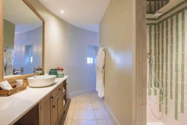 Tower, Deluxe, King Bed, Garden View, Terrace، La Bastide D Antoine 6/6