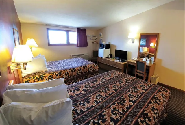 غرفة بسريرين مزدوجين، Red Carpet Inn 8/10