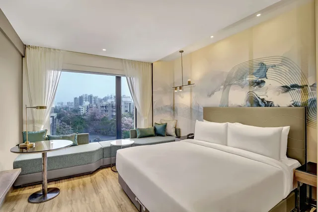 Superior, King Bed, Park Inn by Radisson Surat 2/2