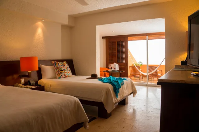 Deluxe, Sea View, Las Brisas Ixtapa 2/6