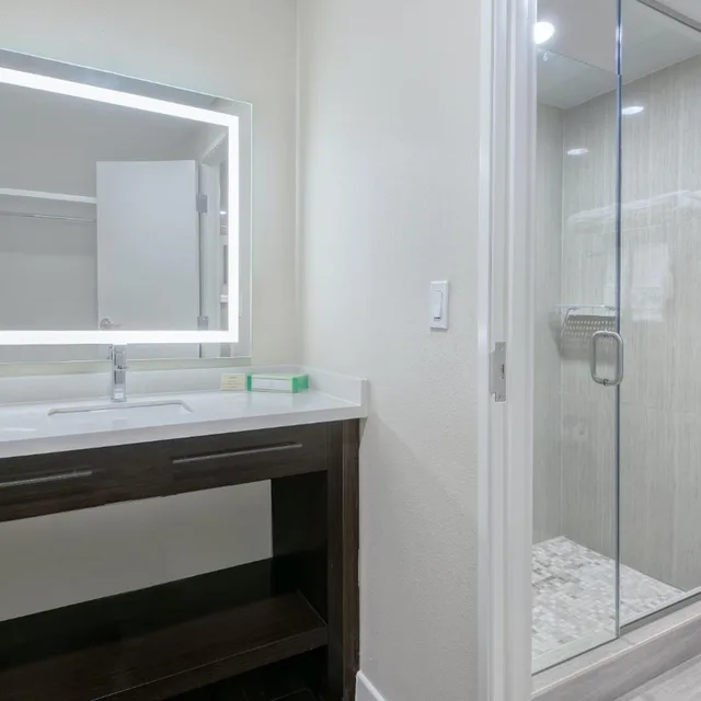 2 Bedrooms, Suite, King Bed, Hawthorn Suites By Wyndham Mcallen 6/7