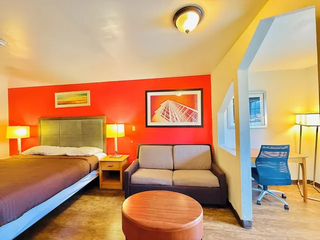 Suite, King Bed, Woodbridge Inn By OYO Rome 5/8