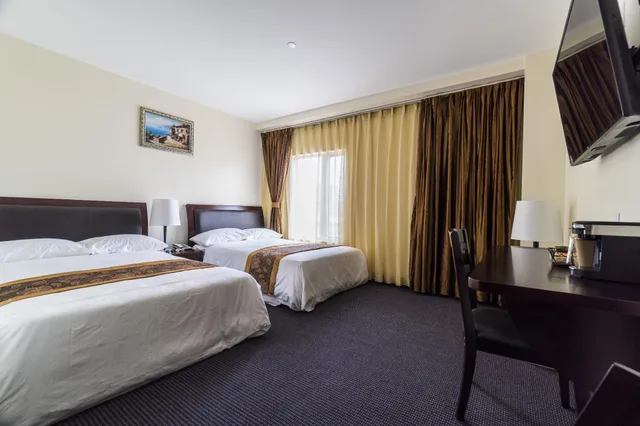 غرفة بسريرين مزدوجين، John Hotel 1/2