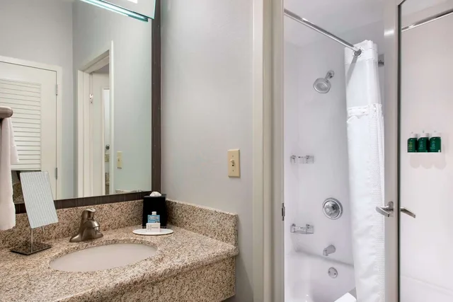 1 Bedroom, Suite, 2 Double Beds, Patio, Sonesta Select Newport Middletown 3/3