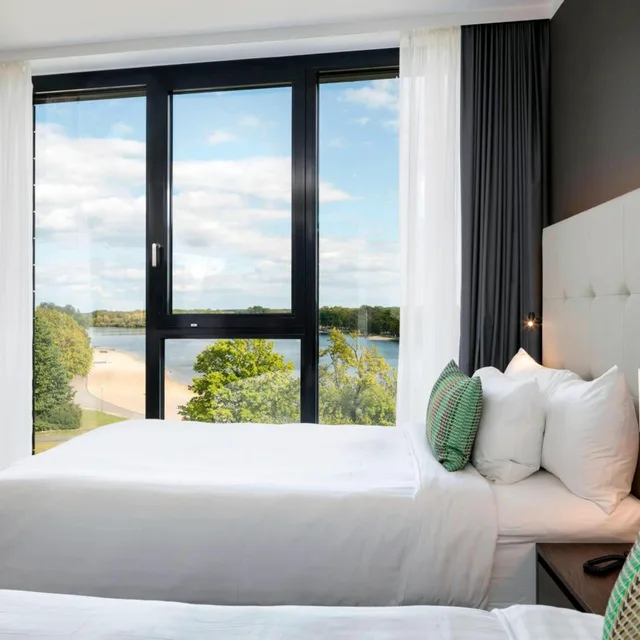 غرفة قياسية بسريرين منفصلين بإطلالة على البحيرة، Courtyard Wolfsburg 5/10