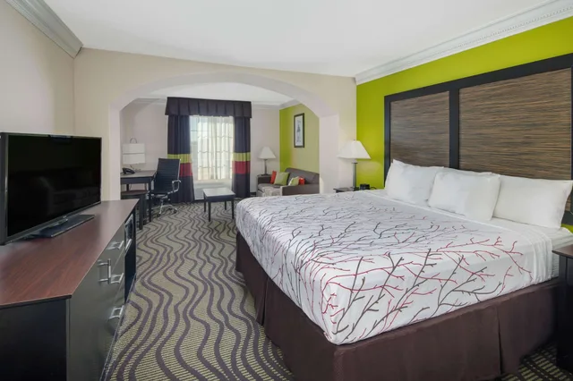 جناح بسرير كينج، La Quinta Inn by Wyndham Calhoun South I-75 1/4
