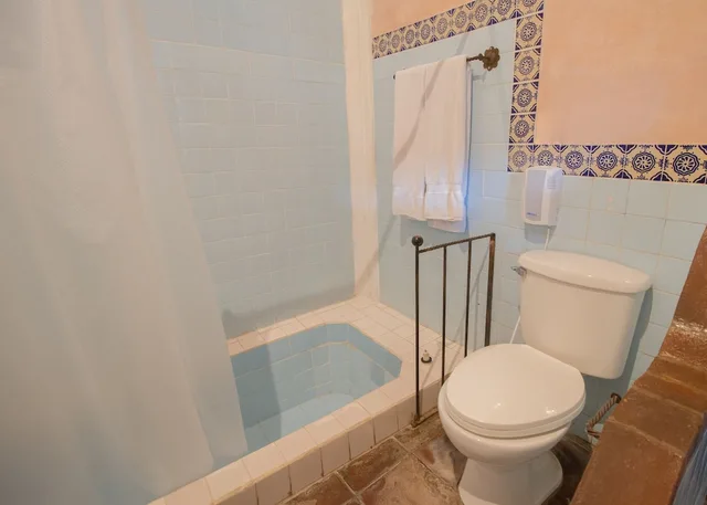 جناح رومانسي بسرير كينج، Hotel Monasterio 8/9