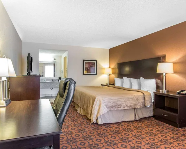 غرفة بسرير كينج للمدخنين، Motel6 Oklahoma City, OK - Fairgrounds West 2/4