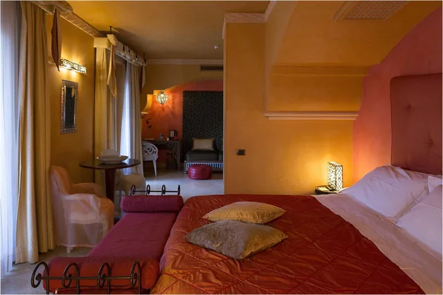 جناح بسرير كوين بشرفة، Romano Palace 3/10