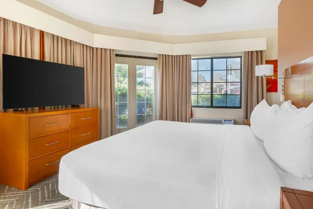 2 Bedrooms, Suite, King Bed, 2 King Beds, Sofa, Hilton Vacation Club Varsity Club Tucson 5/10