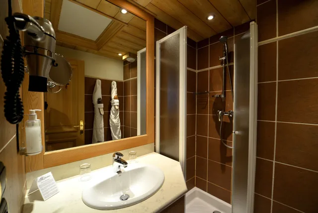 غرفة قياسية بسريرين منفصلين، Hôtel Tsanteleina 8/9