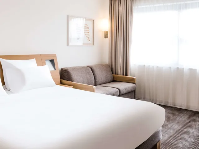 غرفة تنفيذية بسرير مزدوج مع أريكة، Novotel Aachen City Hotel 2/10