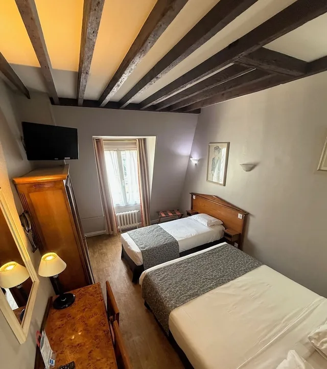 غرفة ثلاثية بسرير مزدوج وسرير فردي، Hotel Richmond 4/10