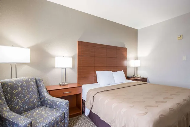 غرفة بسرير كينج لذوي الإعاقة، Quality Inn & Suites Lodi I-90 1/3
