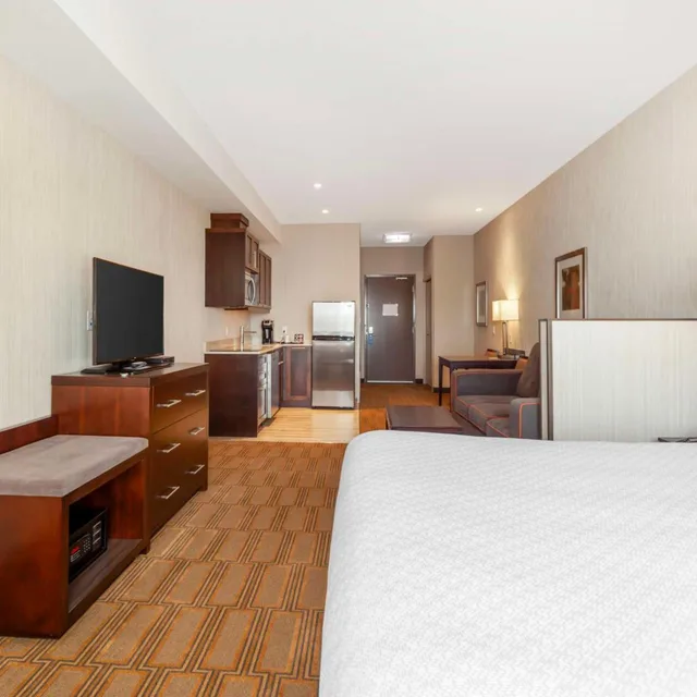 جناح بسرير كينج بغرفتي نوم، Best Western Plus Chateau Fort St. John 3/6
