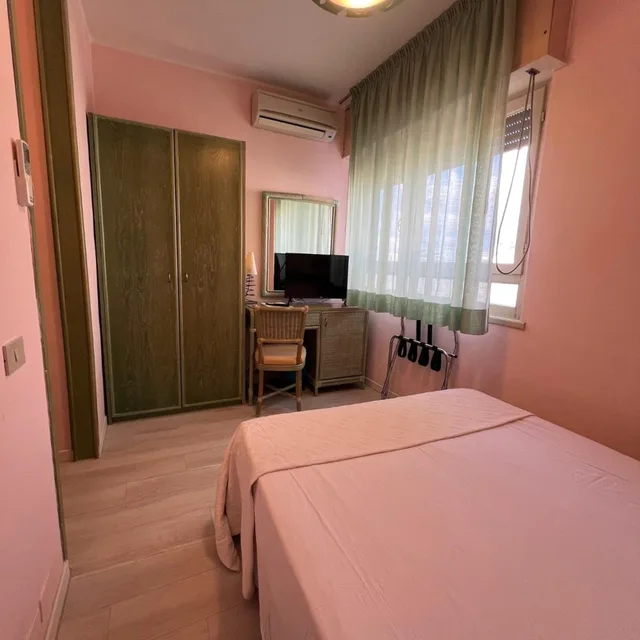 غرفة مفردة، American Hotel 2/10