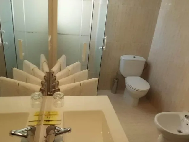 غرفة ثلاثية بسرير مزدوج وسرير فردي، Hostal America 4/4