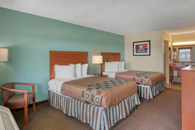 غرفة قياسية بسريرين مزدوجين، Surestay Hotel By Best Western Bowling Green North 1/7