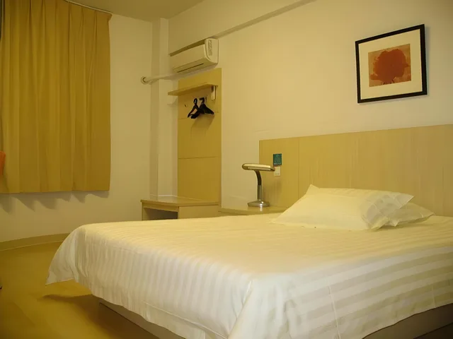 غرفة بزنس بسرير كوين، Jinjiang Inn Shanghai Expo Licheng Road 3/3