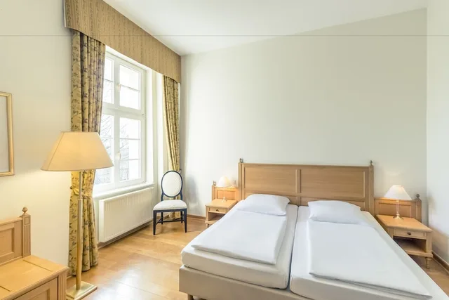 جناح ملكي بسرير مزدوج، Hotel Schloss Neustadt-Glewe 1/2