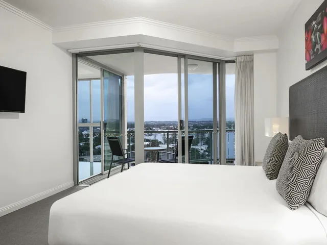 1 Bedroom, King Bed, Mantra Sun City Surfers Paradise 3/3