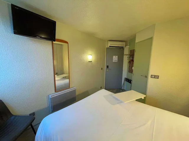 غرفة بسرير كوين، Brit Hotel Chambery 3/7