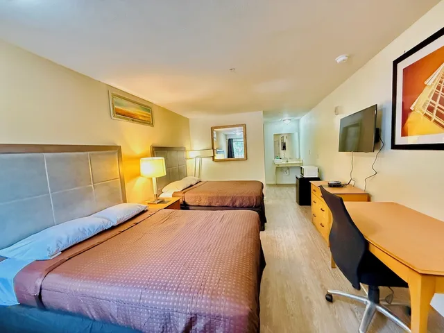 غرفة بسريرين كوين، Woodbridge Inn By OYO Rome 3/9