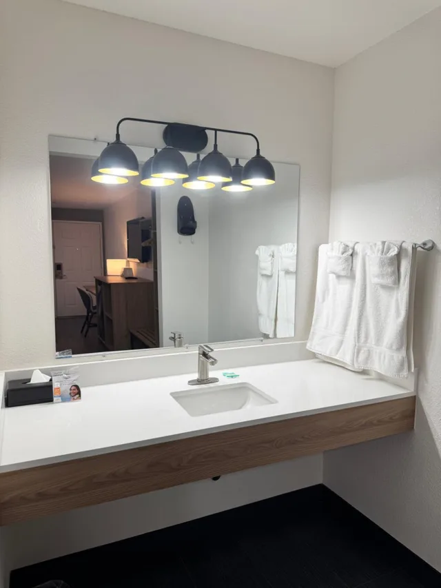 استوديو بسرير كوين، Rodeway Inn & Suites Rancho Mirage - Palm Desert Area 8/8