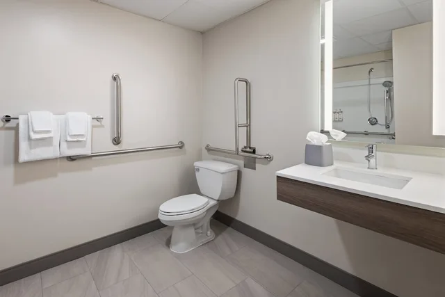 غرفة بسريرين كوين لذوي الإعاقة، Holiday Inn Express Hotel Suites Meriden 3/4
