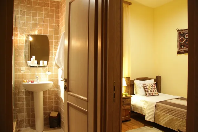 غرفة عائلية بسرير مزدوج وسرير فردي، Silk Road Hotel 1/3