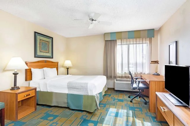 غرفة بسرير مزدوج لذوي الإعاقة، La Quinta Inn & Suites by Wyndham El Paso East 1/4
