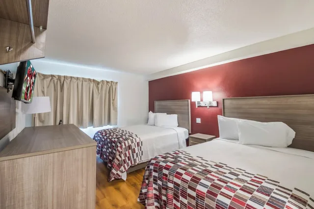 غرفة قياسية بسريرين كوين لغير المدخنين، Red Roof Inn Rochester Airport 1/10