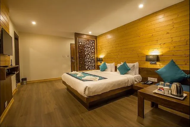 Executive, Double Bed, Yashshree Sanderling 10/10
