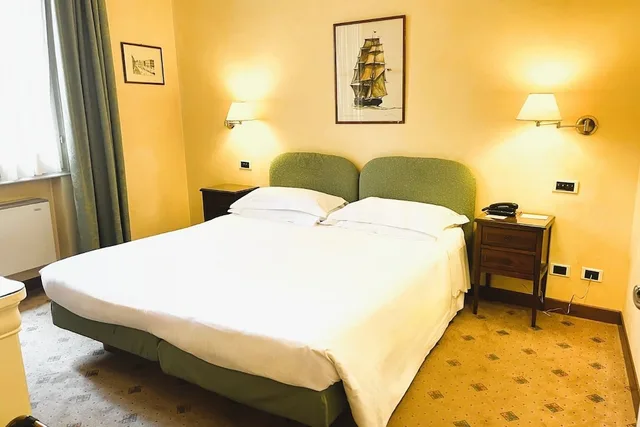 Essential، Phi Hotel Canalgrande 2/6