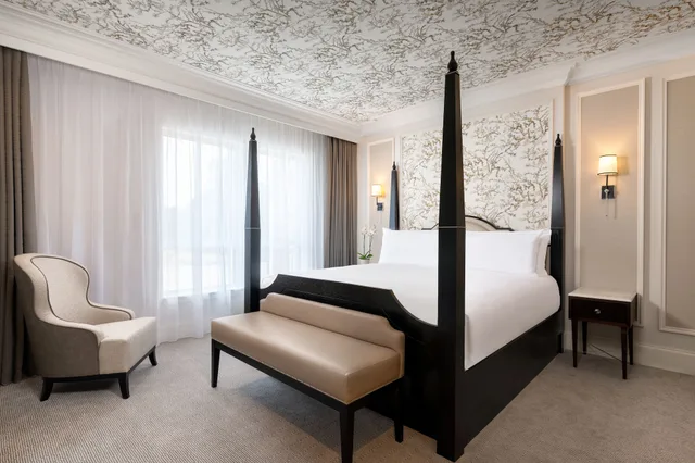 1 Bedroom, Fairmont, Suite, King Bed، Fairmont Windsor Park 2/8